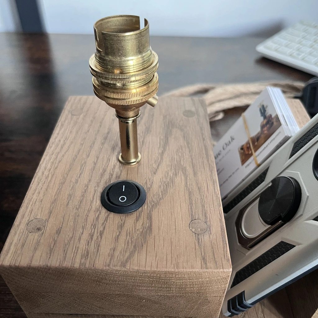 Lamp with Smartphone Holder Slot 6.webp