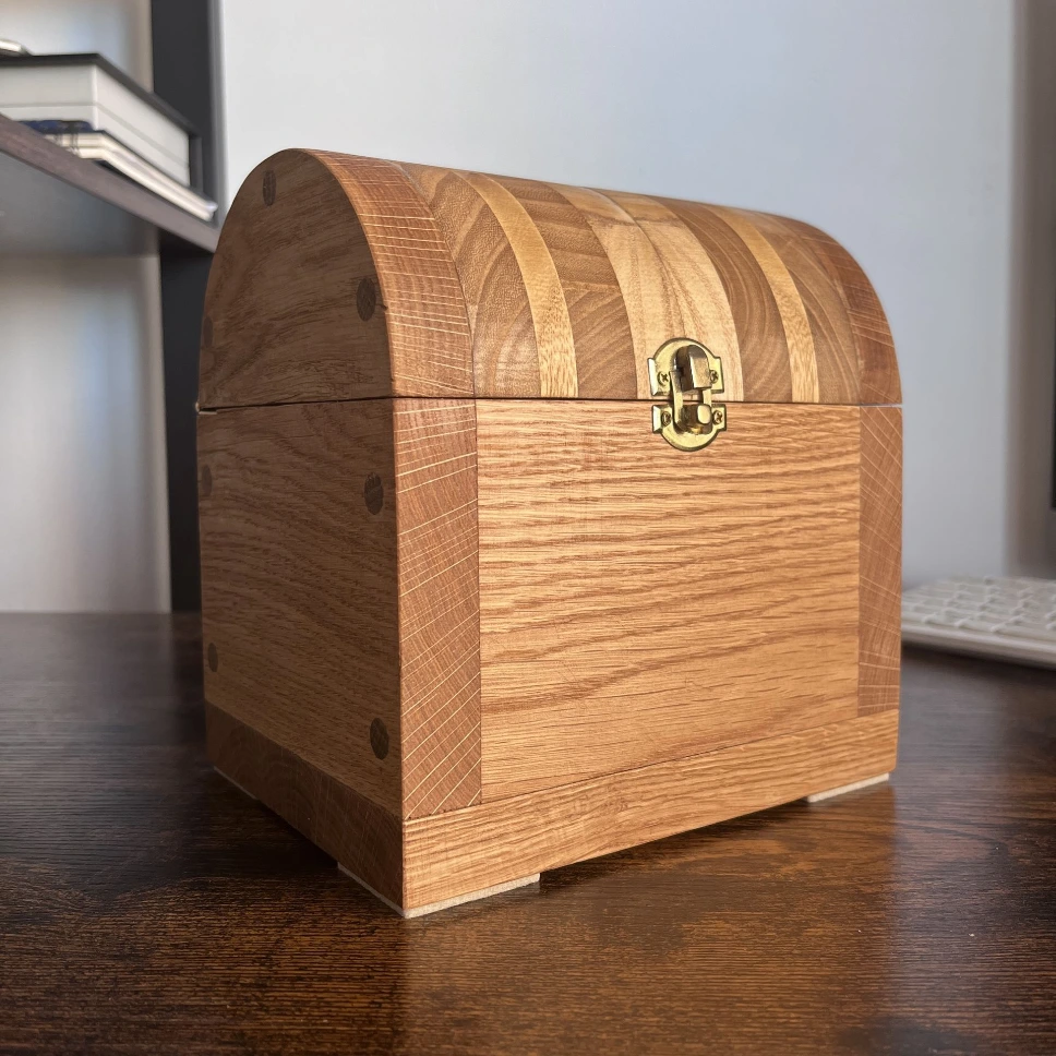 Handmade Solid Oak Small Storage Chest | Luxury Timber Jewellery Box & Heavy Duty Wooden Trunk UK